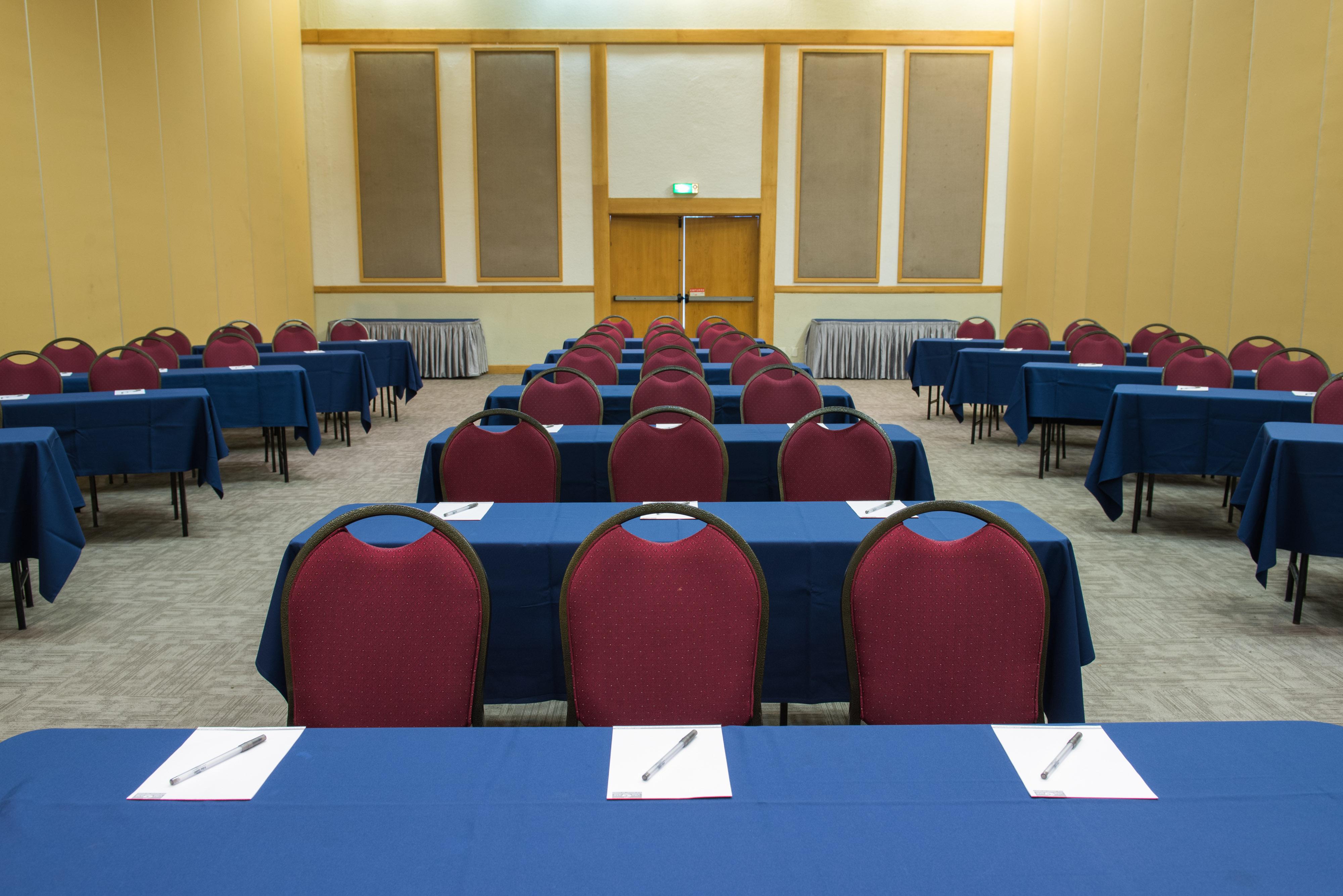 Vila Gale Eco Resort Angra Ангра-дус-Рейс Екстер'єр фото A typical classroom layout