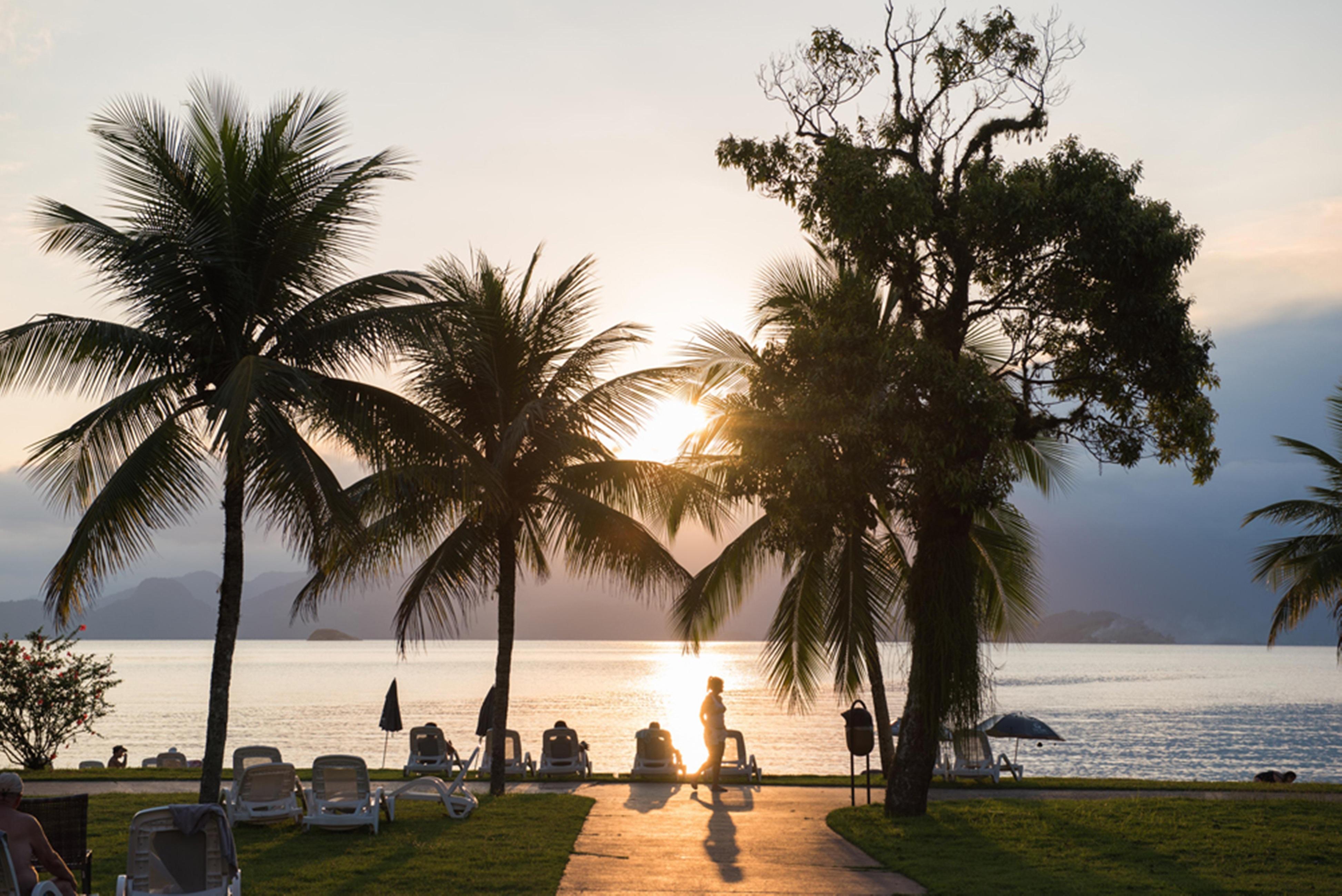 Vila Gale Eco Resort Angra Ангра-дус-Рейс Екстер'єр фото Sunset at the beach